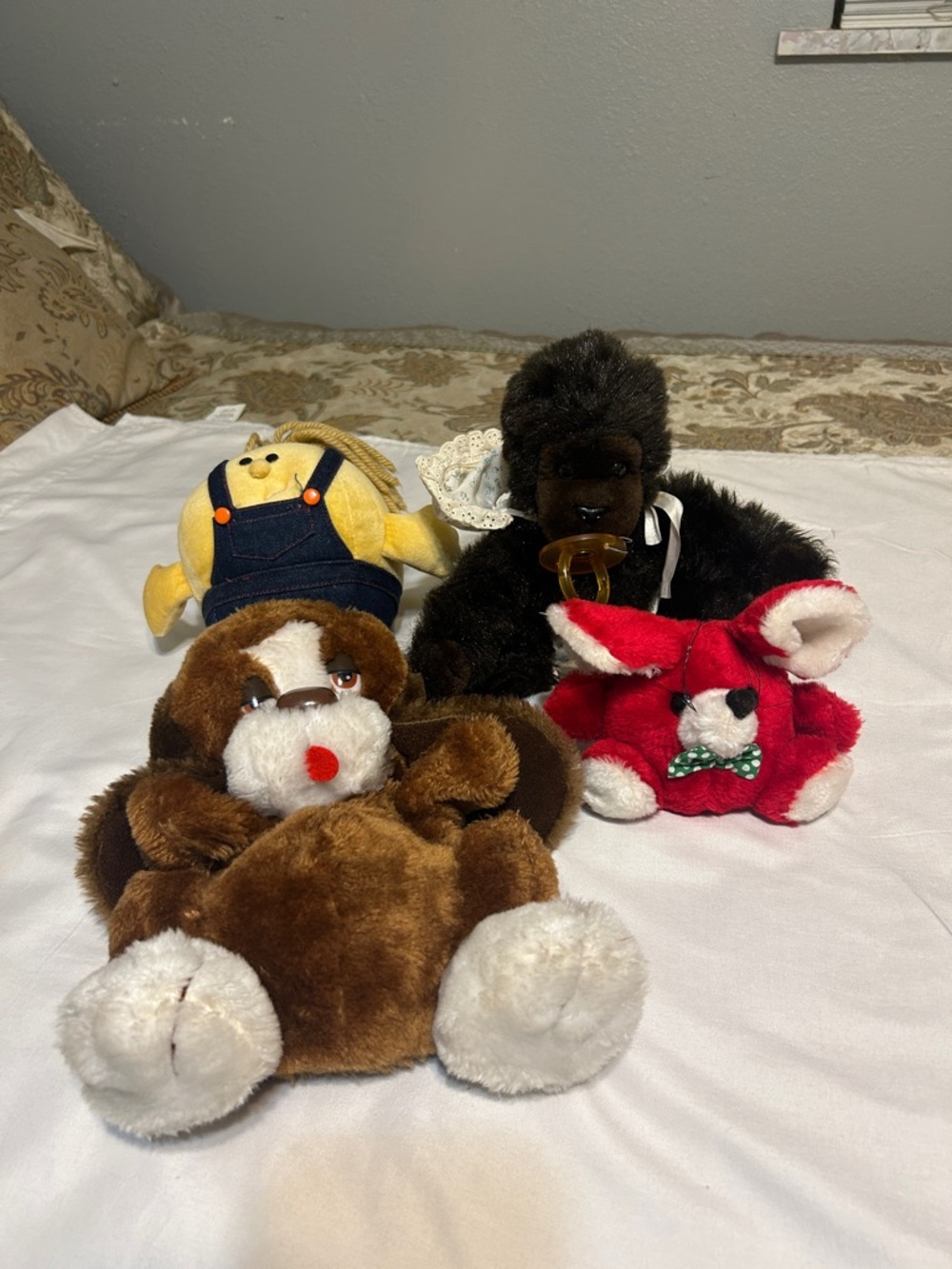 4 Stuffed animal lot Russ Baxter, Dakin goo go gorilla , Avon somersaults